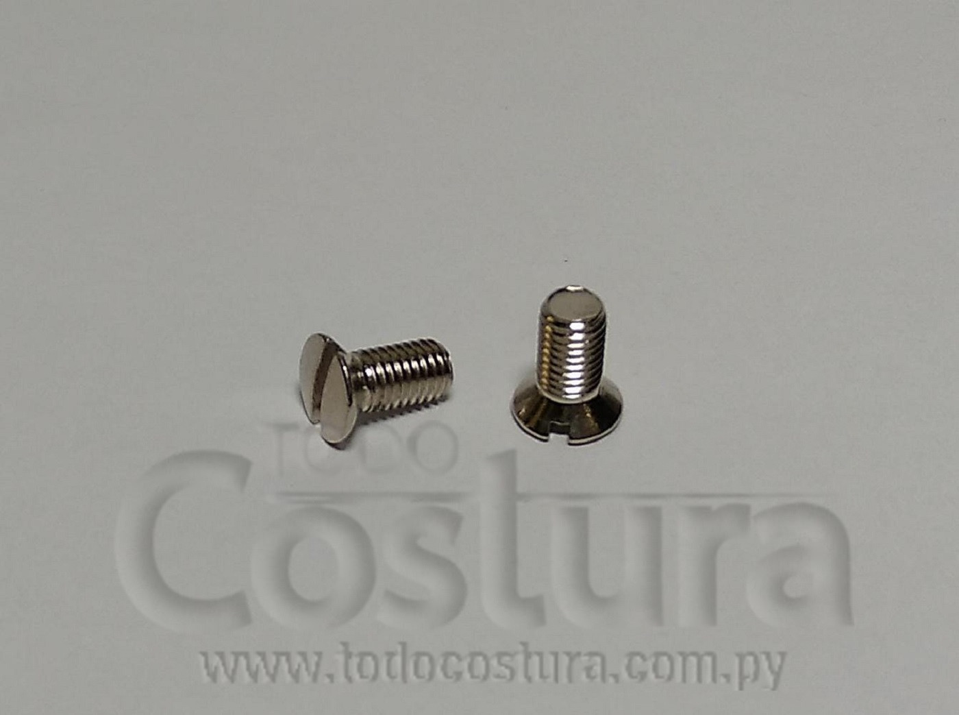 TORNILLO DEL CHAPA DIENTE OVERLOCK SIRUBA 700K