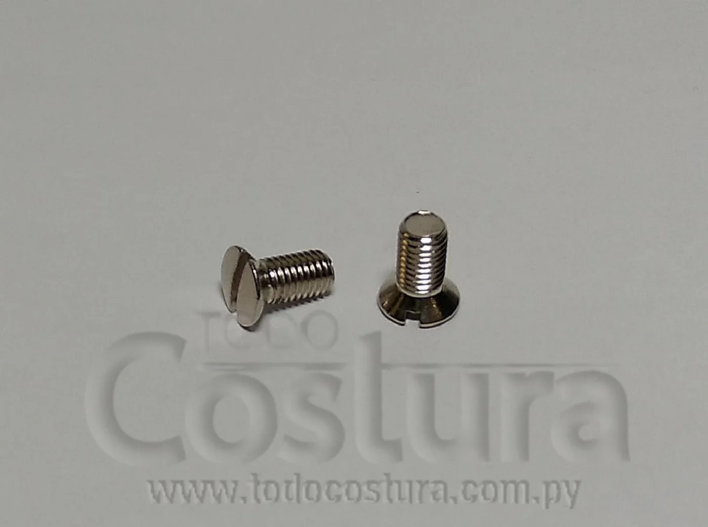 TORNILLO DEL CHAPA DIENTE OVERLOCK SIRUBA 700K