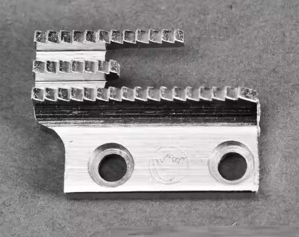 DIENTE (3 CARRERAS - 17 DIENTES) RECTA INDUSTRIAL SINGER / SIRUBA DL7000-M1