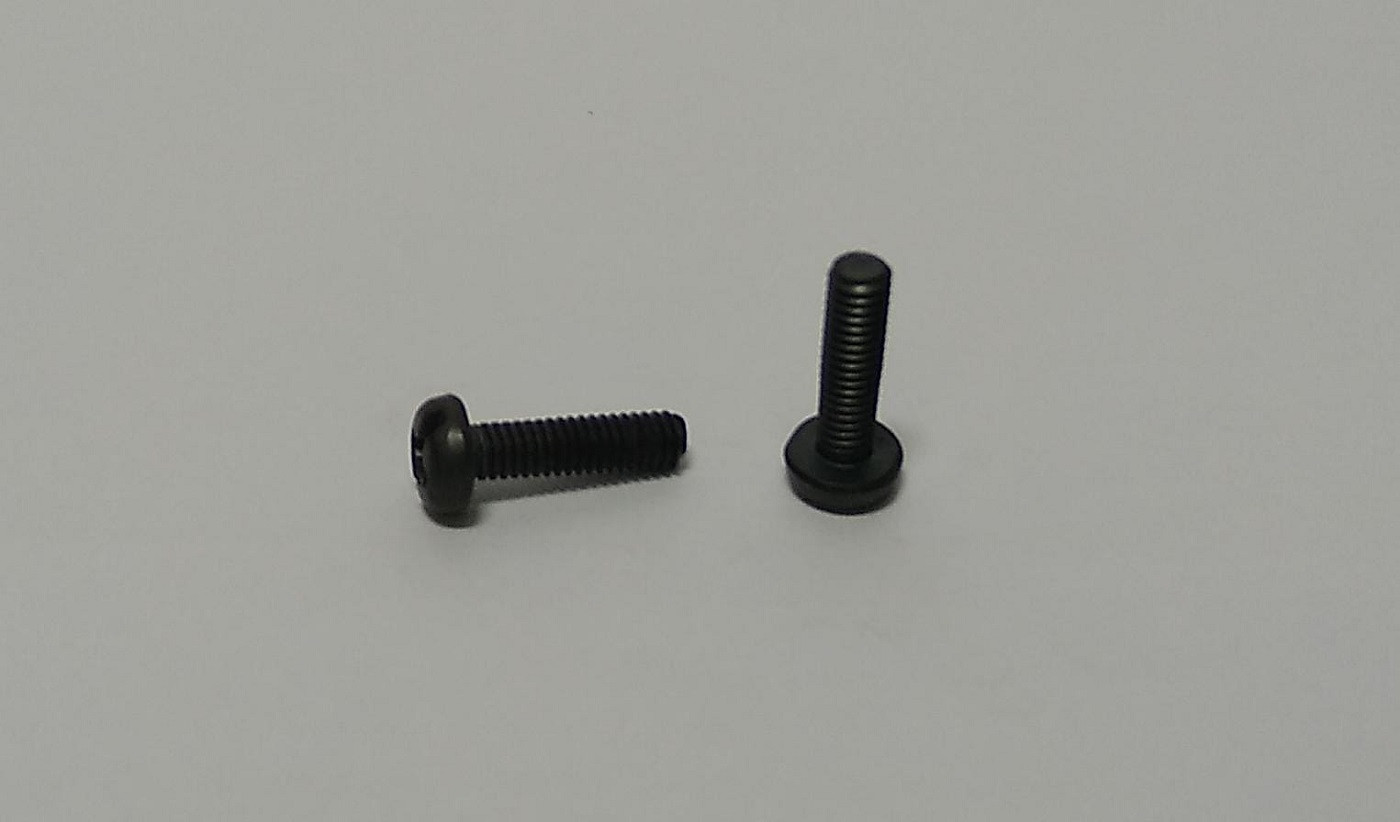 TORNILLO INFERIOR DEL TAPA DEL COSTADO OVERLOCK GEM757F