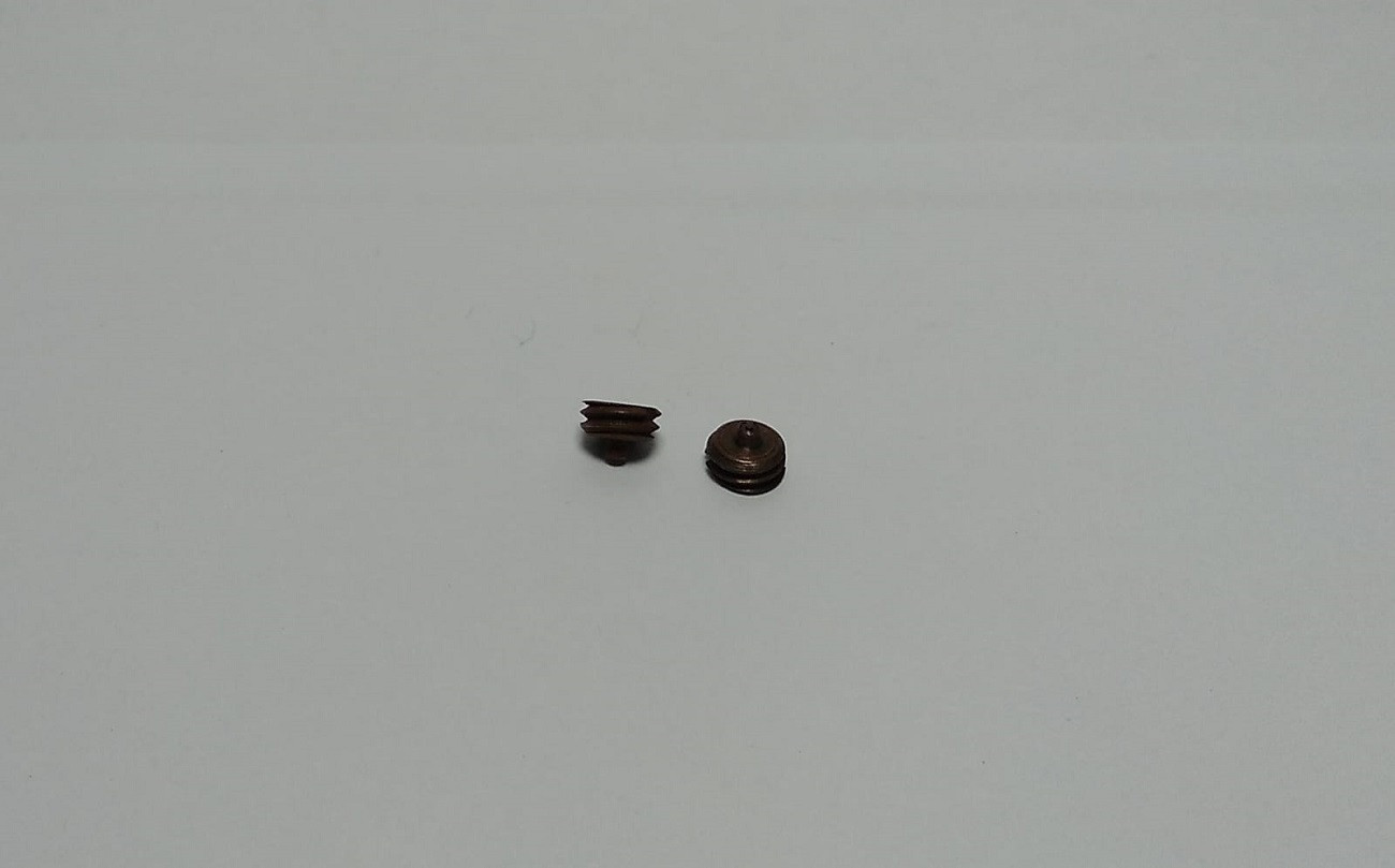 TORNILLO (CHICO) DEL COLLAR SUJ. DE AGUJA SINGER 15C