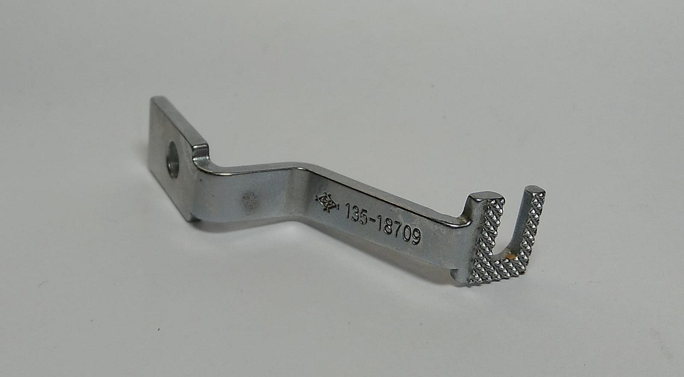 PRENSATELA LIVIANO (20 X 4,8MM - IZQUIERDA) ATRACADORA MECANICA JUKI LK-1850