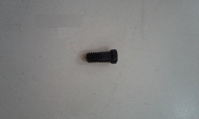 TORNILLO DEL GUARDA AGUJA ENGOMADORA SIRUBA VC008