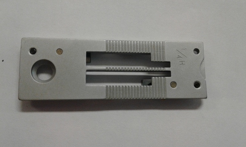 CHAPA DIENTE (1/4 ; PESADO) DOBLE AGUJA ELECT. SIRUBA T828-42-064HL/C
