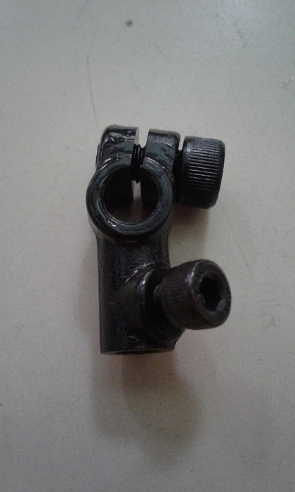 SOPORTE DEL GUARDA AGUJA DELANTERO COLLARETA SIRUBA F007K