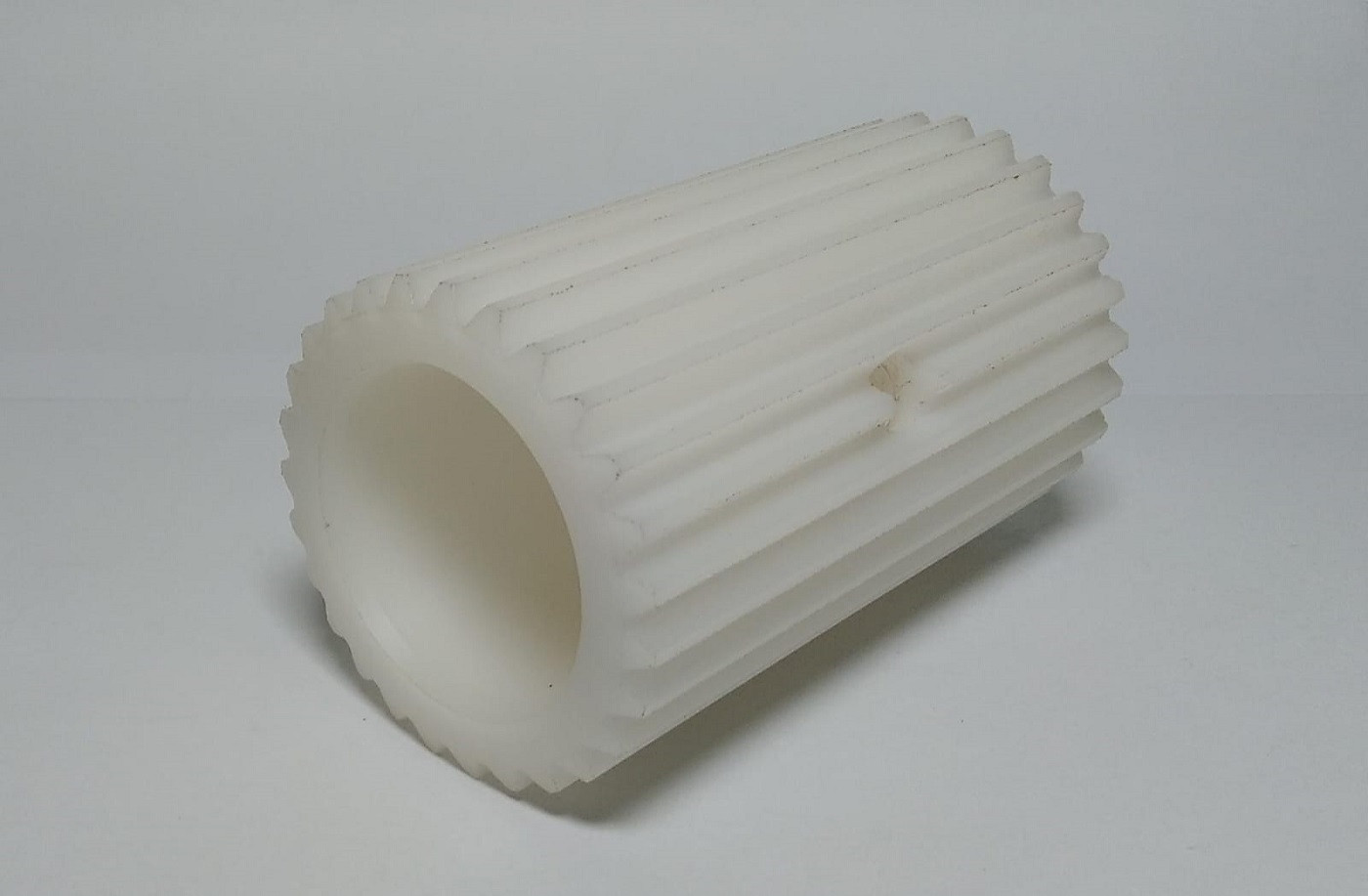 PULLER SUPERIOR LARGO PLASTICO (DENTADO ; 22 DIENTES) ENGOMADORA SIRUBA VC008-06 / VC008-12