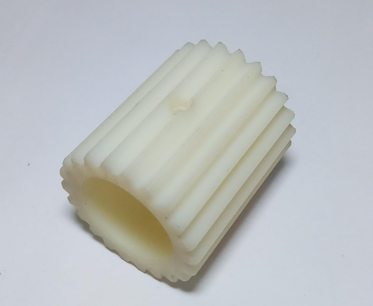 PULLER SUPERIOR CORTO PLASTICO (DENTADO ; 22 DIENTES) ENGOMADORA SIRUBA VC008