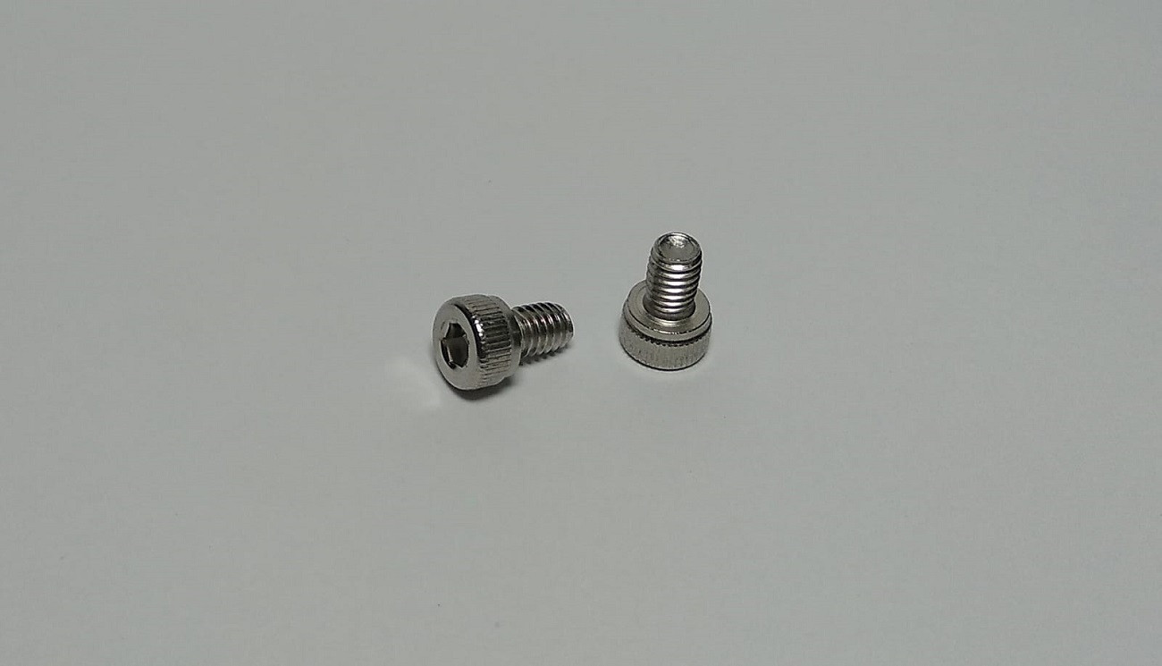 TORNILLO SOPORTE PRENSATELA BLANK ATRACADORA BROTHER KE430FX