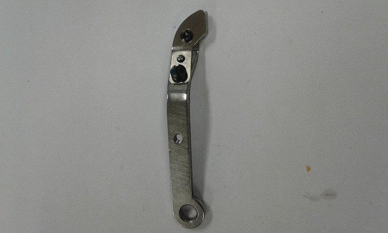 SOPORTE BRAZO (MEDIANO) DERECHO AGARRE DE BOTON BOTONERA SIRUBA LKS-1903ANSS302