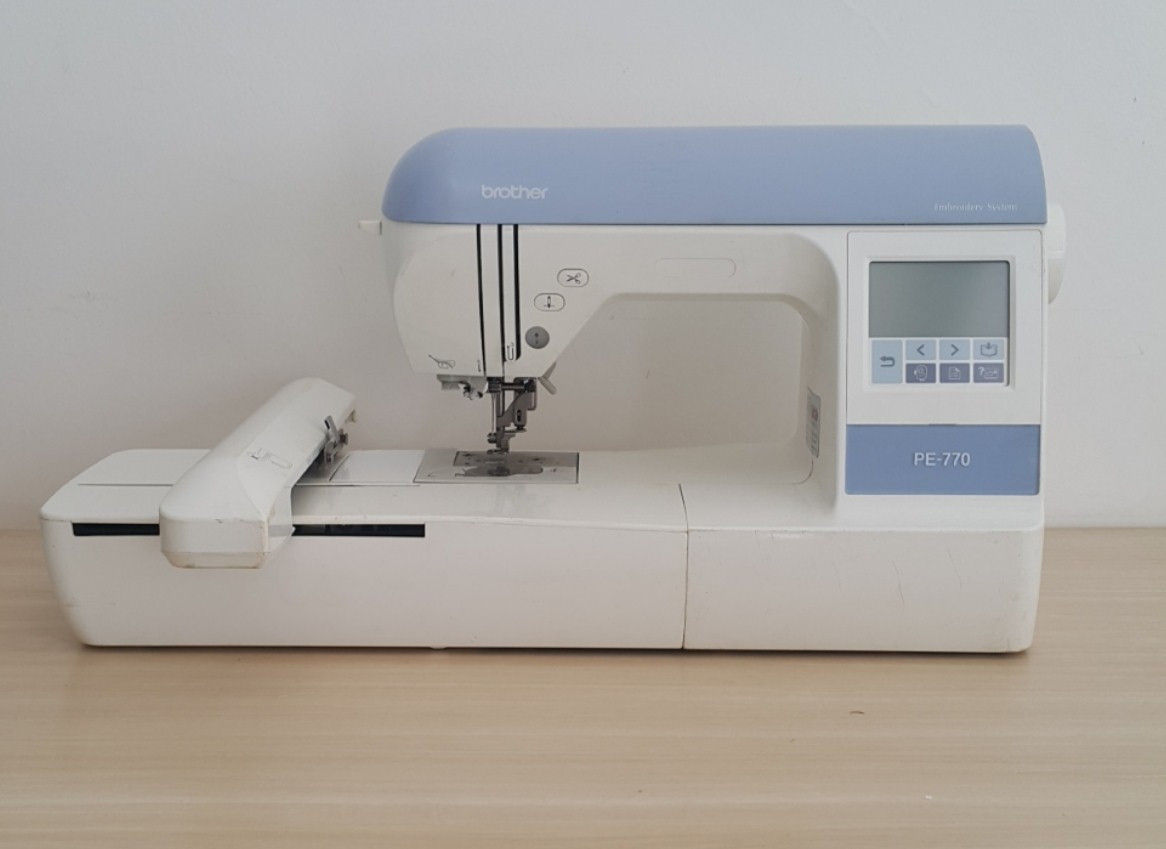 BORDADORA BROTHER PE770 (SEMI-NUEVA)