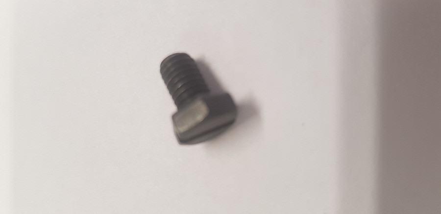 TORNILLO SUJ. DE CUCHILLA INFERIOR OVERLOCK JACK E4-5