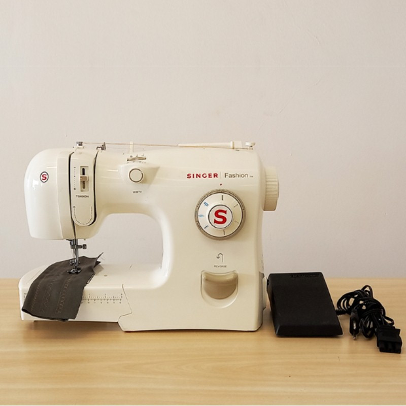 MAQUINA DE COSER SINGER FASHION (SEMI-NUEVA)