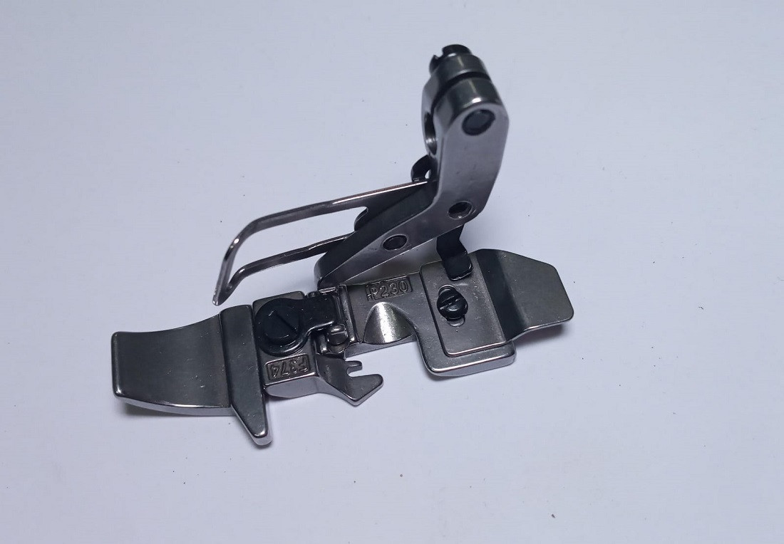 PRENSATELA (PARA VIVO 3MM - SEPARACION AGUJA: 5MM) OVERLOCK INDUSTRIAL JACK E4-4 / SIRUBA 747K