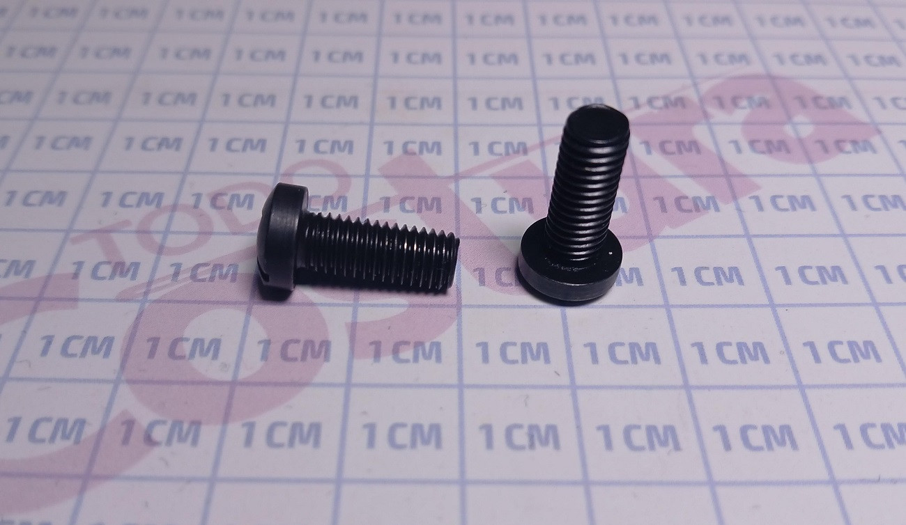 TORNILLO TAPA SUPERIOR OVERLOCK GEM757F
